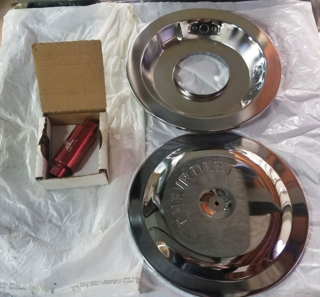 New Chrome Chevrolet Air Filter Cover and Tray, Aeromot (1 of 7)