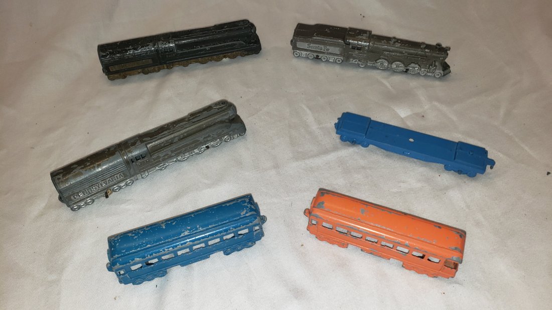 Midge and Toostie Toy Train Cars: Midge and Toostie Toy Train Cars 6" & 5"