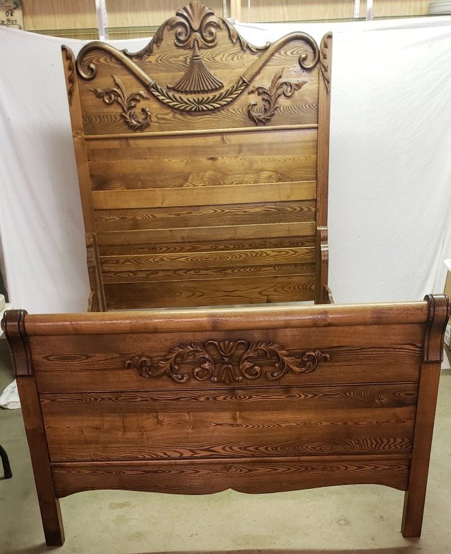 Oak Victorian Carved High Back Bed: Oak Victorian Carved High Back Bed 55"W x 75"H (Full)