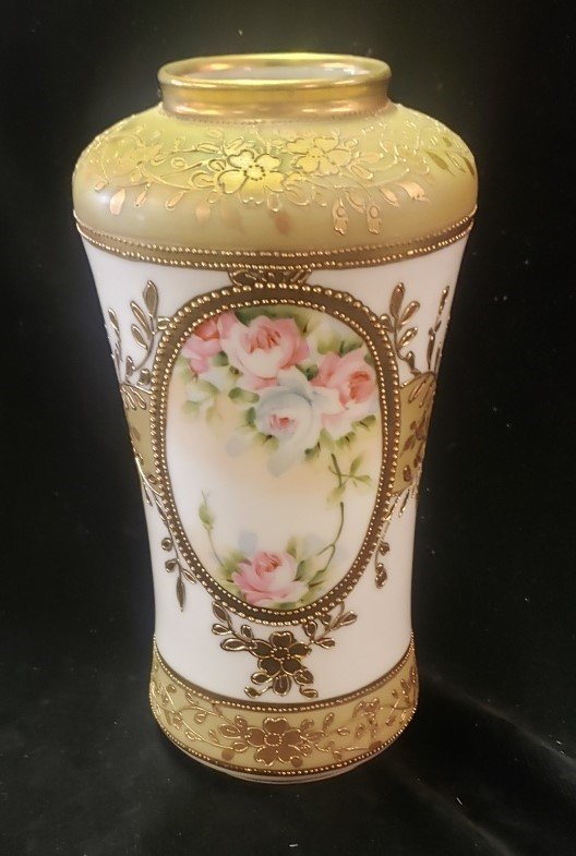7" Hand Painted Nippon Vase: 7" Hand Painted Nippon Vase 4"W