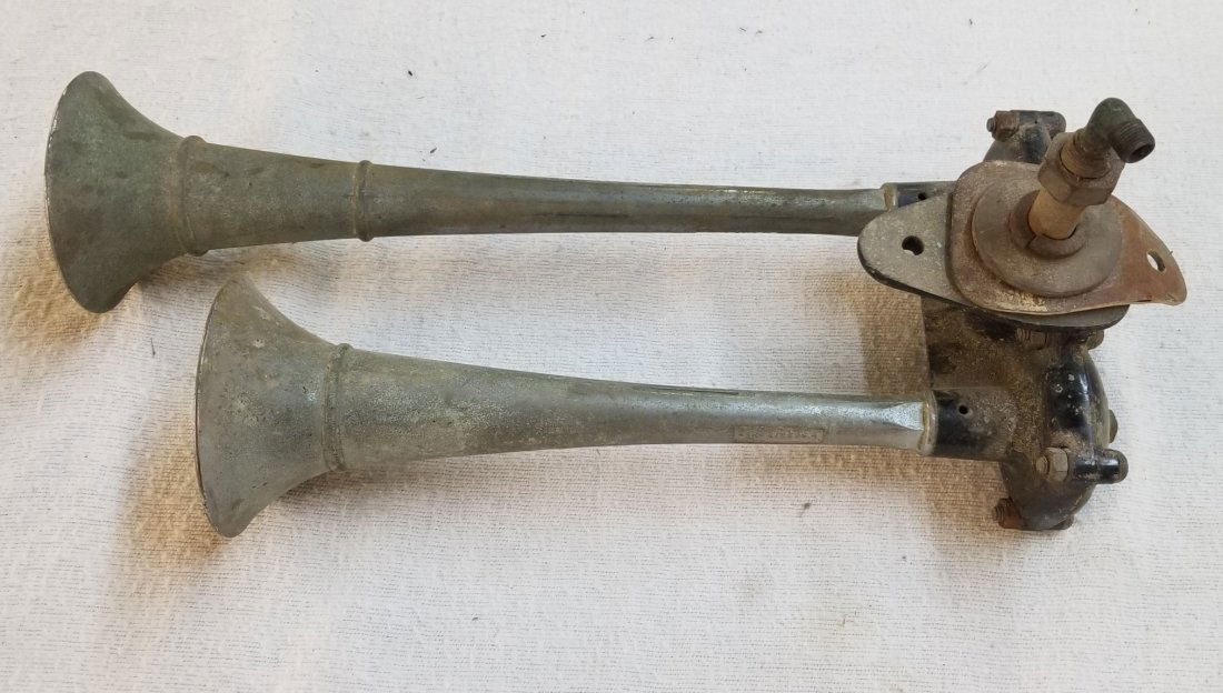 Vintage Trumpet Air Horn 15": Vintage Trumpet Air Horn 15"