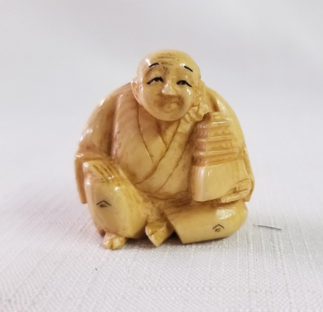 Oriental Carved Bone Netsuke: Oriental Carved Bone Netsuke 1.5" x 1"