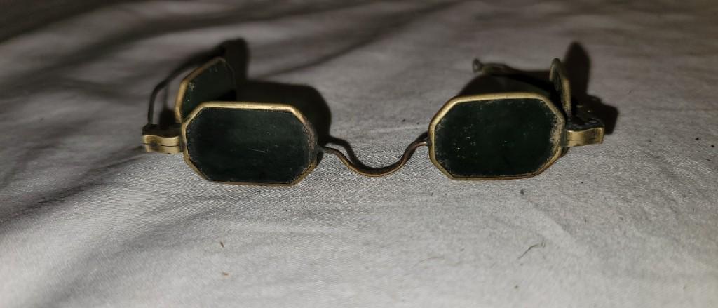 Antique Brass, Green Glass 4 Lens Glasses: Antique Brass, Green Glass 4 Lens Glasses (1 lens cracked)