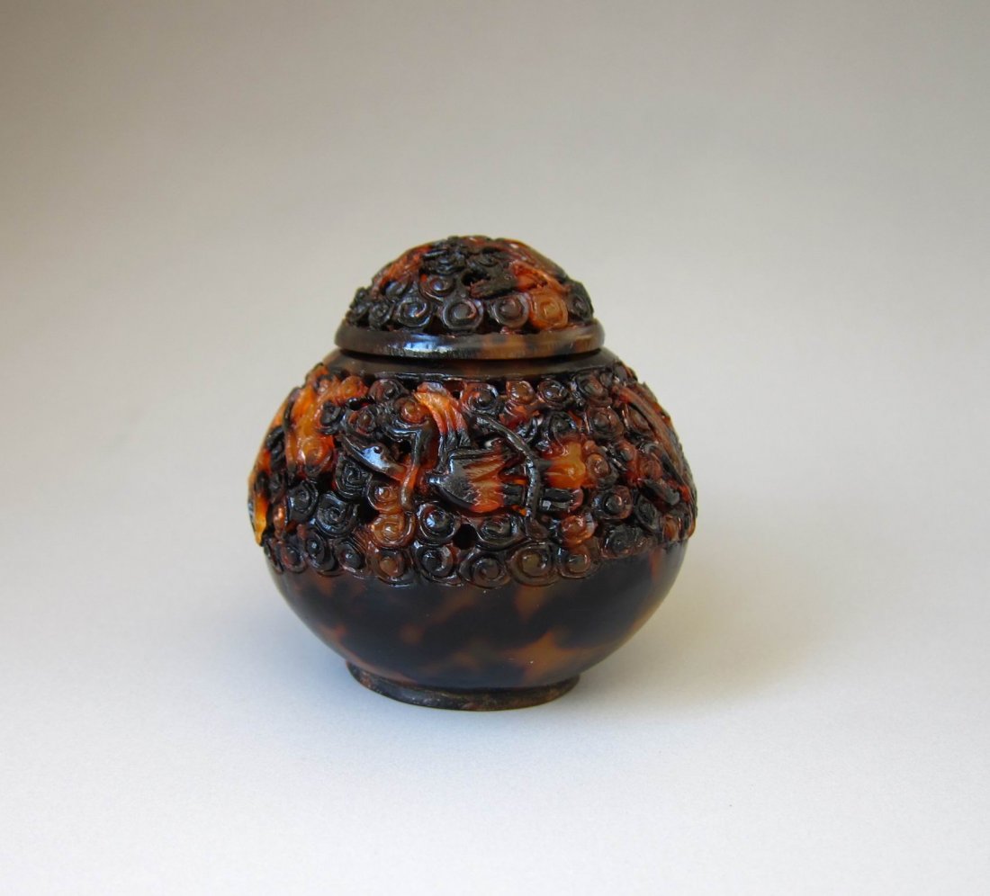 Chinese Antique Finely Carved Dai Mao Incense Contain: Chinese Antique Finely Carved Hawksbill Incense Container. 6.7cm H x6.8cm W.老的玳瑁镂空雕刻香籠，雕工精致