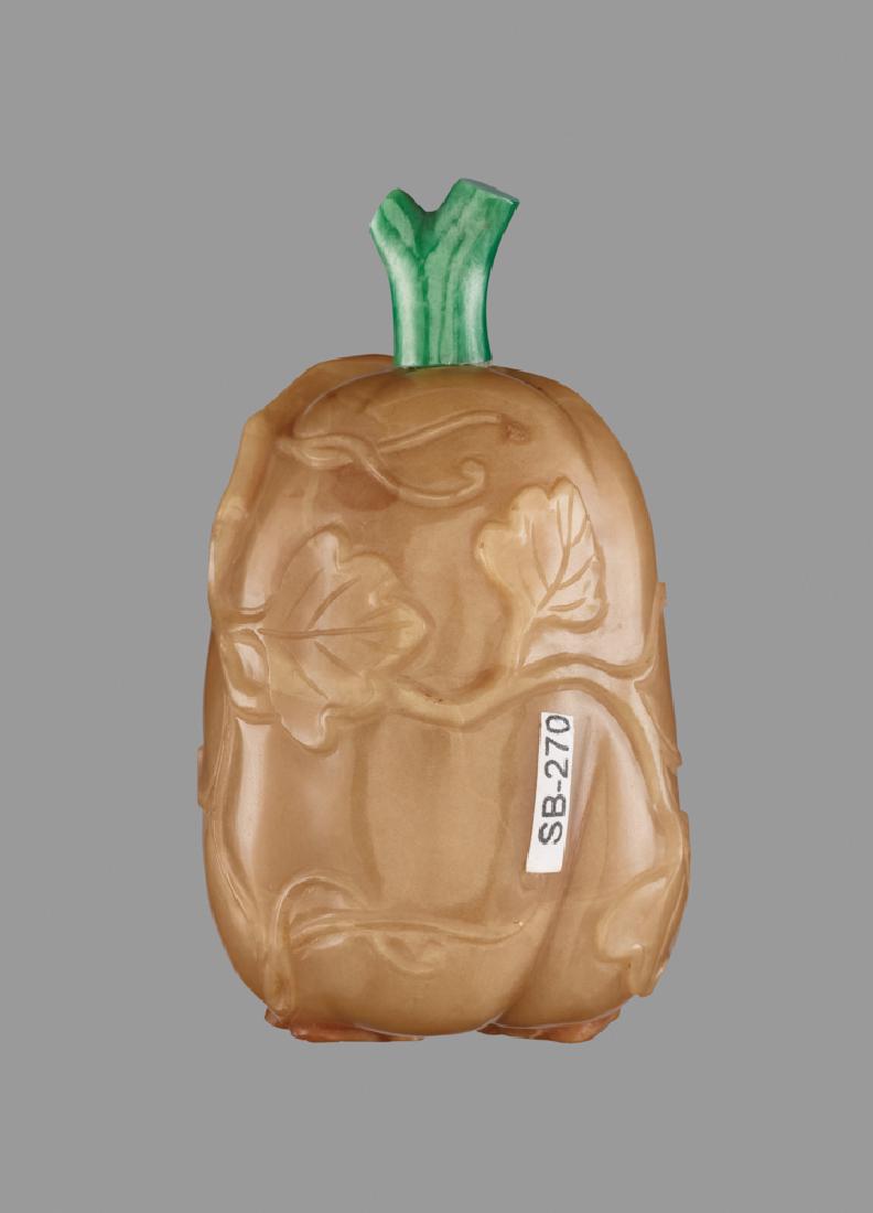 A CARVED AGATE ‘MELON AND LEAVES’ SNUFF BOTTLE (1 of 7)