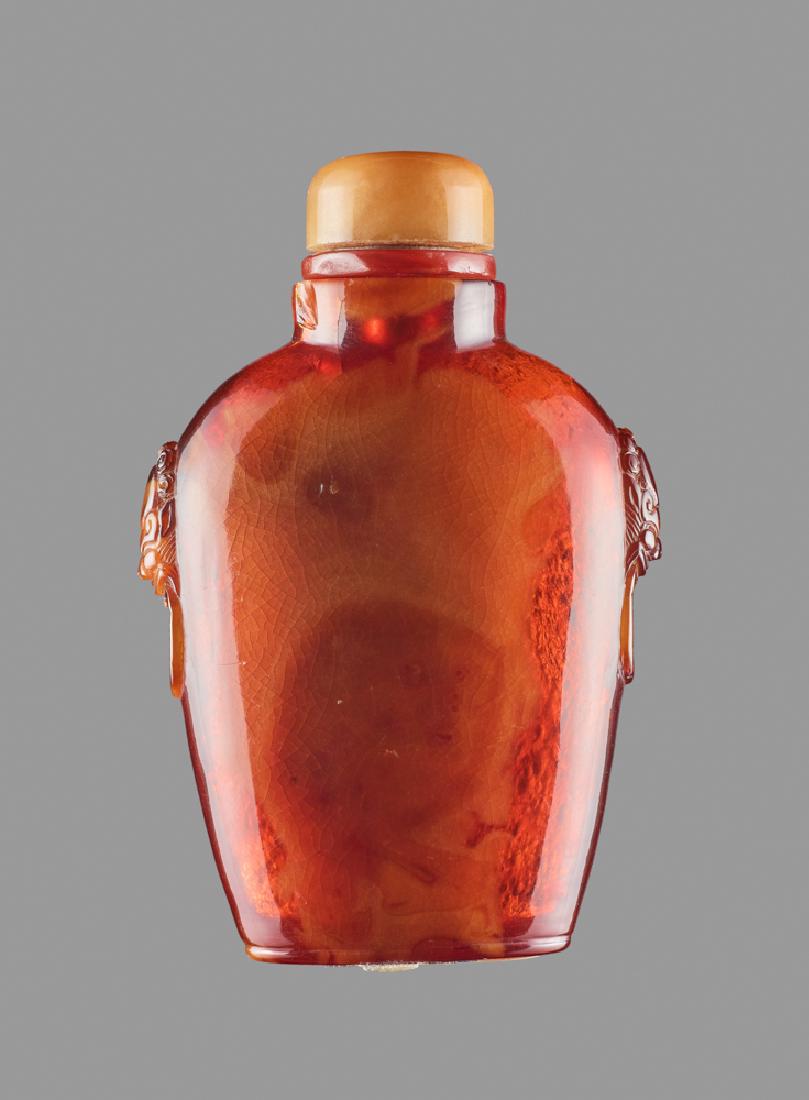 A ROOT AMBER SNUFF BOTTLE (1 of 6)