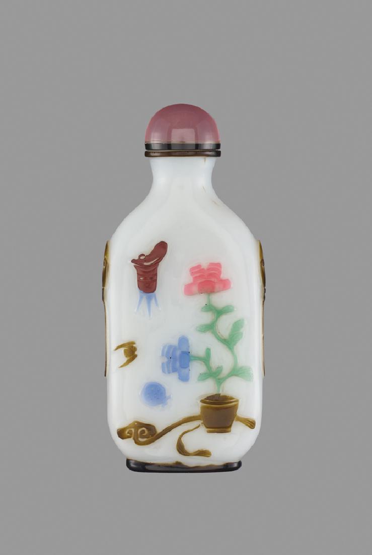 A SIX-COLOR OVERLAY GLASS 'CAT' SNUFF BOTTLE (1 of 6)