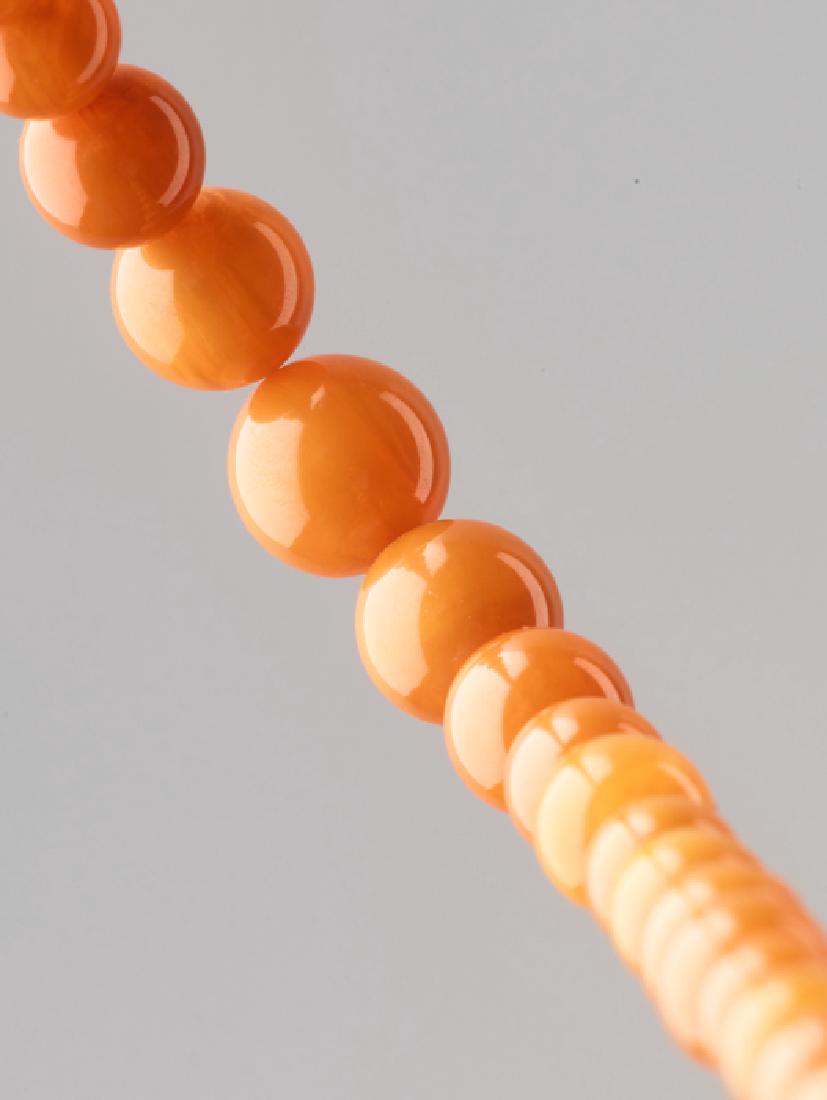 AN 'EGG YOLK' BALTIC AMBER NECKLACE, 52 BEADS (1 of 5)