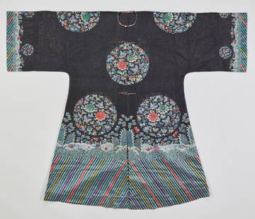 AN EMBROIDERED SILK GAUZE LADY'S SURCOAT, JIAGUA, QING: Silk gauze with multi-colored silk threads, with woven application borders and loops at the collar and front, one gilt copper button at the collar. China, late Qing dynasty This delicate silk gauze Ji