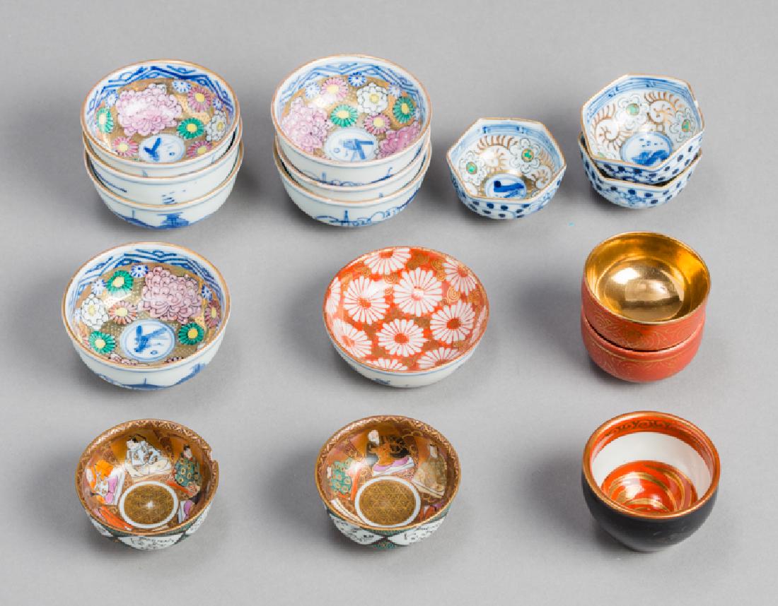 A MIXED LOT OF VARIOUS SMALL JAPANESE-CHINESE PORCELAIN (1 of 3)