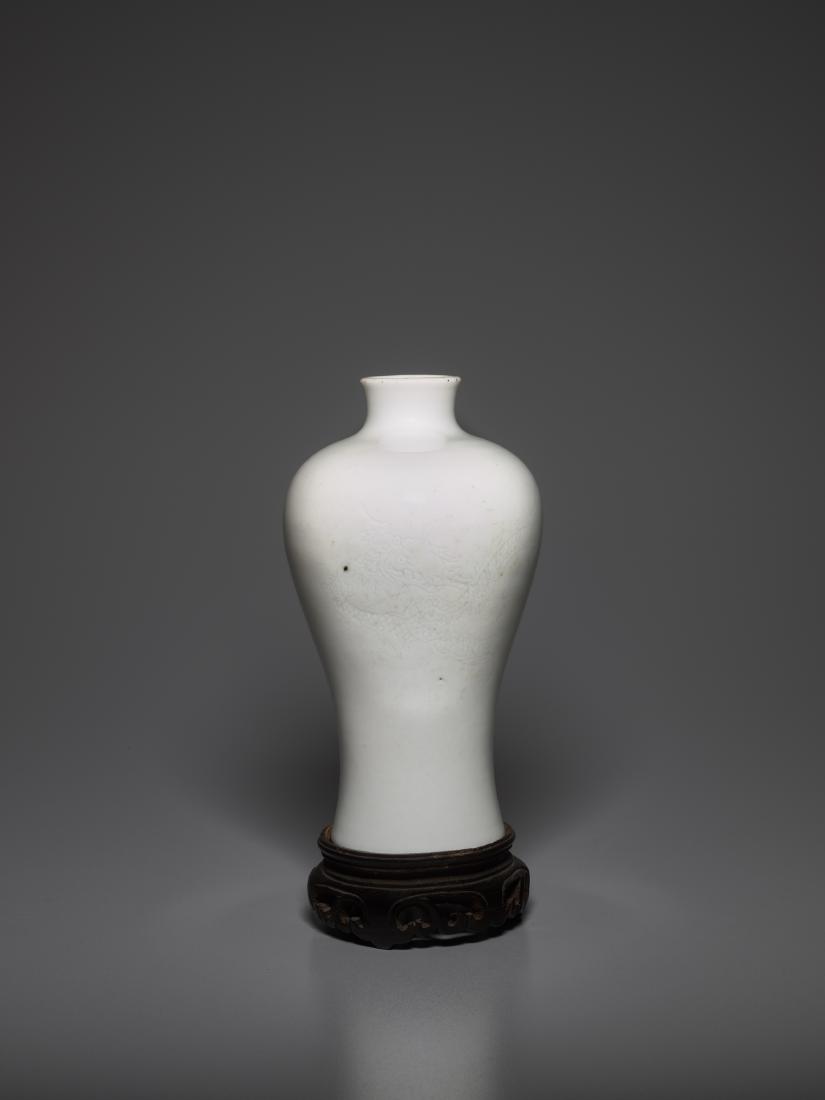 A WHITE GLAZED ANHUA MEIPING VASE, YONGZHENG MARK (1 of 6)