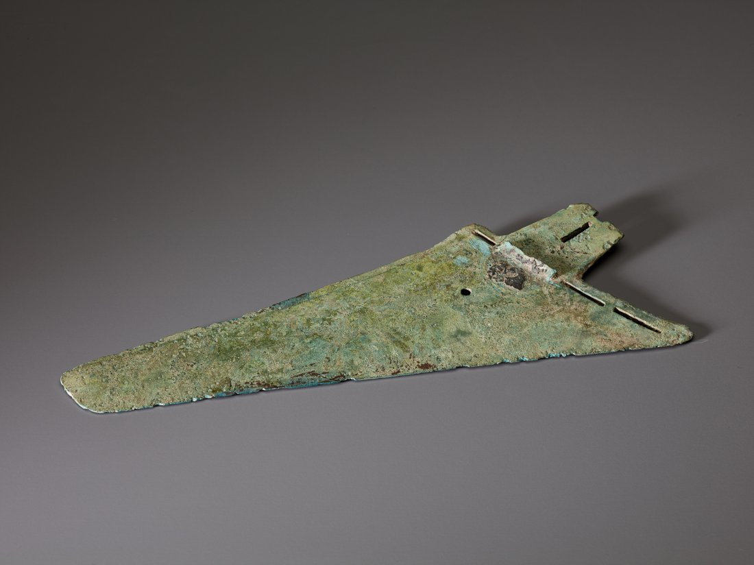A DONG SON CULTURE RITUAL BRONZE BLADE (1 of 8)