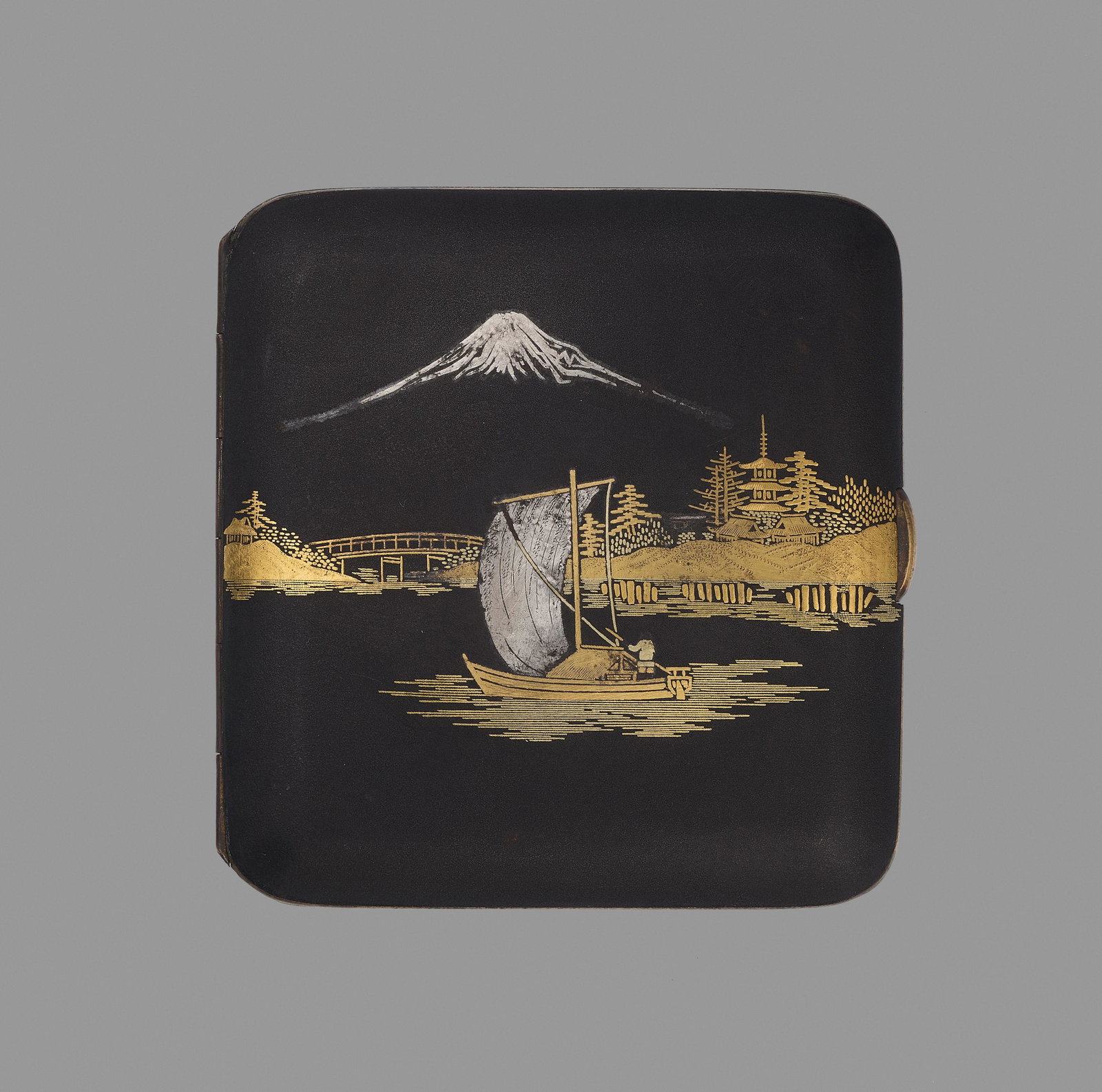 A JAPANESE KOMAI STYLE CIGARETTE CASE: A JAPANESE KOMAI STYLE CIGARETTE CASE Japan, Meiji period (1868-1912) A Japanese Komai cigarette case with gold and silver inlaid decoration depicting a lake scene with mount Fuji in the distance. The