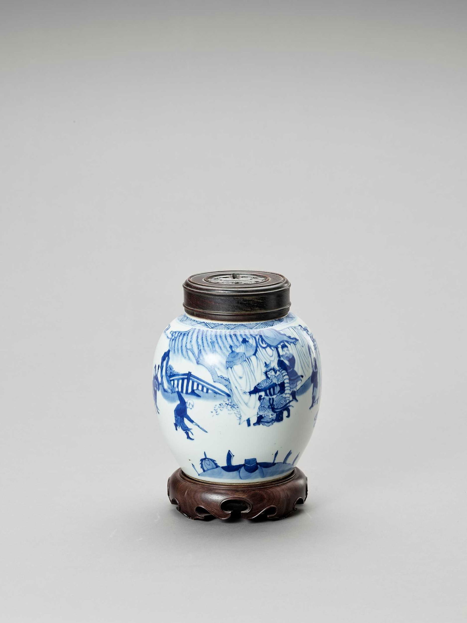 A BLUE AND WHITE PORCELAIN GINGER JAR, QING (1 of 7)