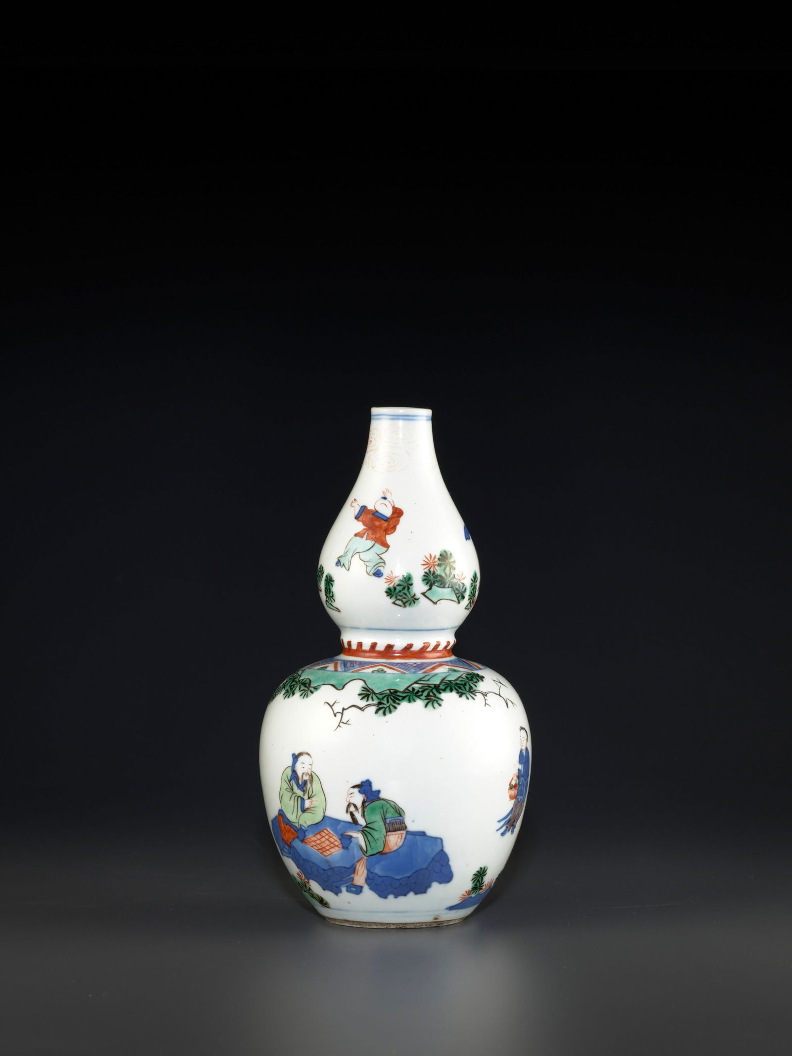 A WUCAI DOUBLE-GOURD VASE, TRANSITIONAL PERIOD (1 of 10)