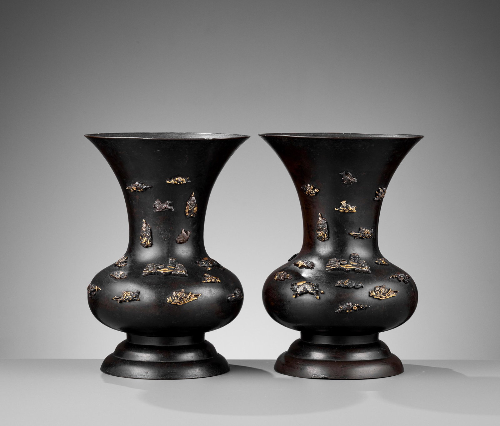 A PAIR OF BRONZE VASES INLAD WITH FINE MENUKI (1 of 12)