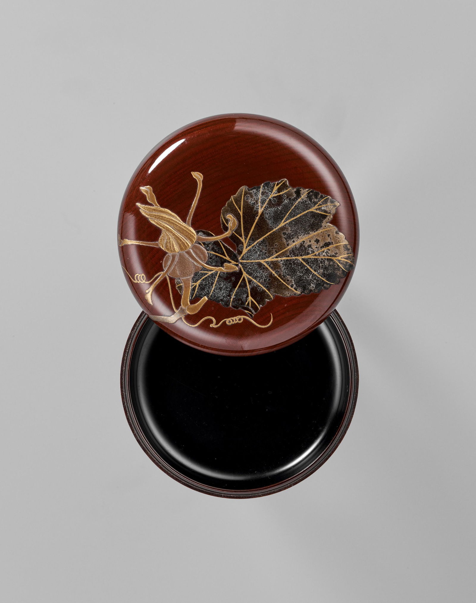 YAMAGUCHI SHUNSAI: A LACQUER 'LEAFY GOURD' KOGO (1 of 9)
