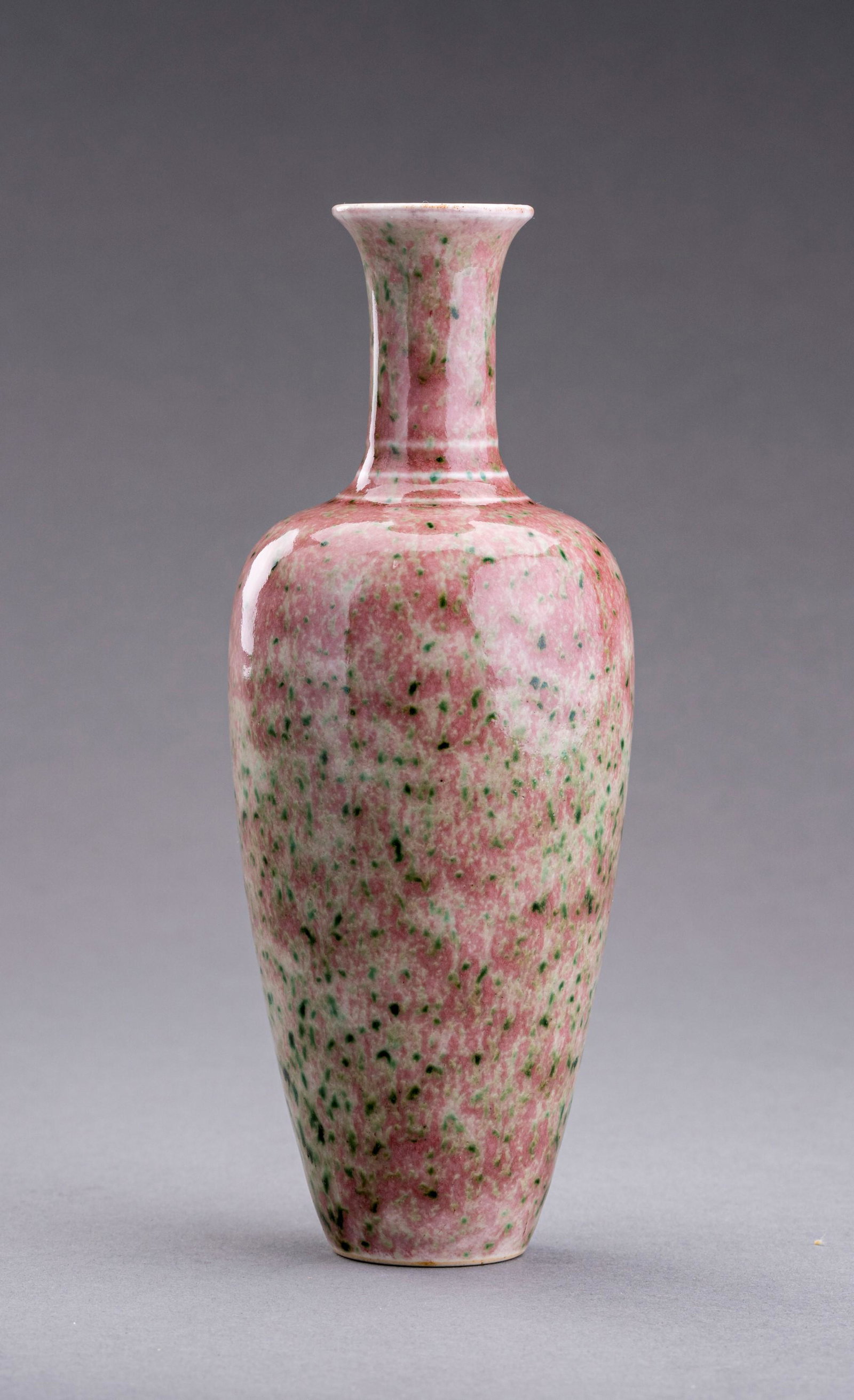 A SMALL PEACHBLOOM GLAZED PORCELAIN AMPHORA, c. 1920s: A SMALL PEACHBLOOM GLAZED PORCELAIN AMPHORA, c. 1920s China, late Qing Dynasty (1644-1912) to Republic Period (1912-1949). Of ovoid form tapering towards the foot, surmounted by a trumpet neck with th