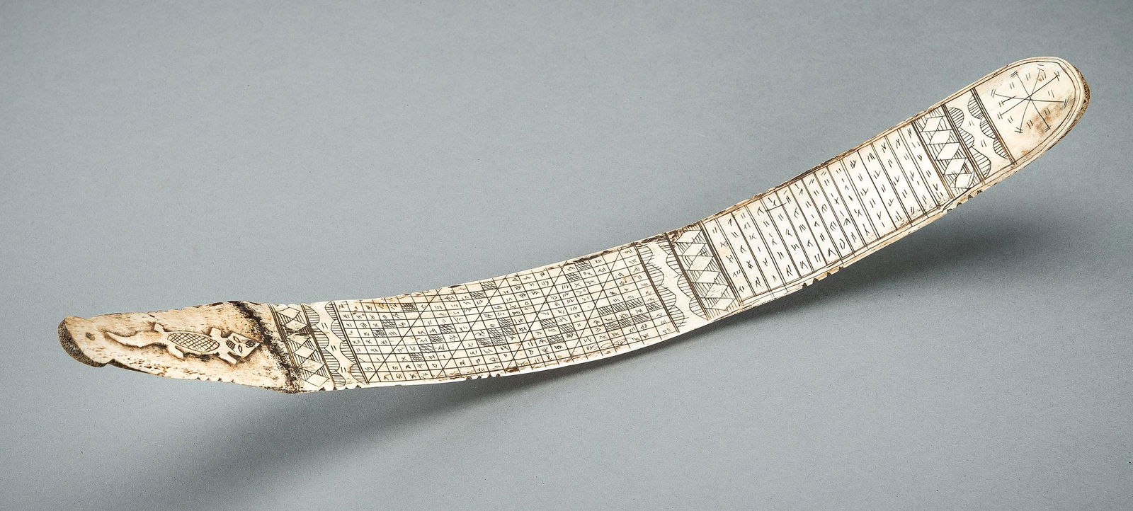 彫刻・オブジェ Porhalaan Pustaha,Batak A Batak People Carved Bone Calendar, Porhalaan