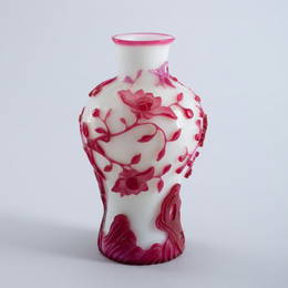 A RED OVERLAY GLASS VASE, QIANLONG MARK AND POSSIBLY OF THE PERIOD