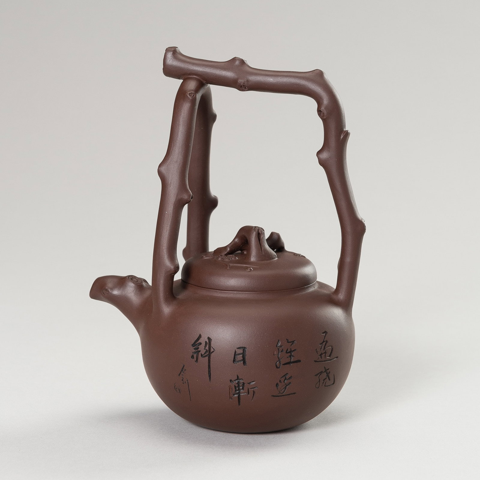 AN YIXING ZISHA TEAPOT AND COVER (1 of 13)