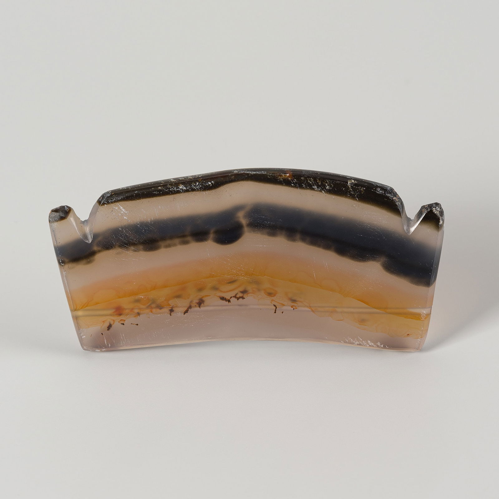 A TRANSLUCENT LOPBURI BANDED AGATE PENDANT, c. 13TH CENTURY (1 of 5)