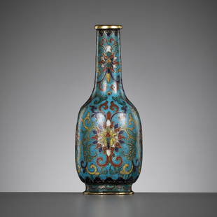 A CLOISONNE ENAMEL MALLET VASE, QIANLONG FIVE-CHARACTER MARK AND OF THE PERIOD: A CLOISONNE ENAMEL MALLET VASE, QIANLONG FIVE-CHARACTER MARK AND OF THE PERIOD