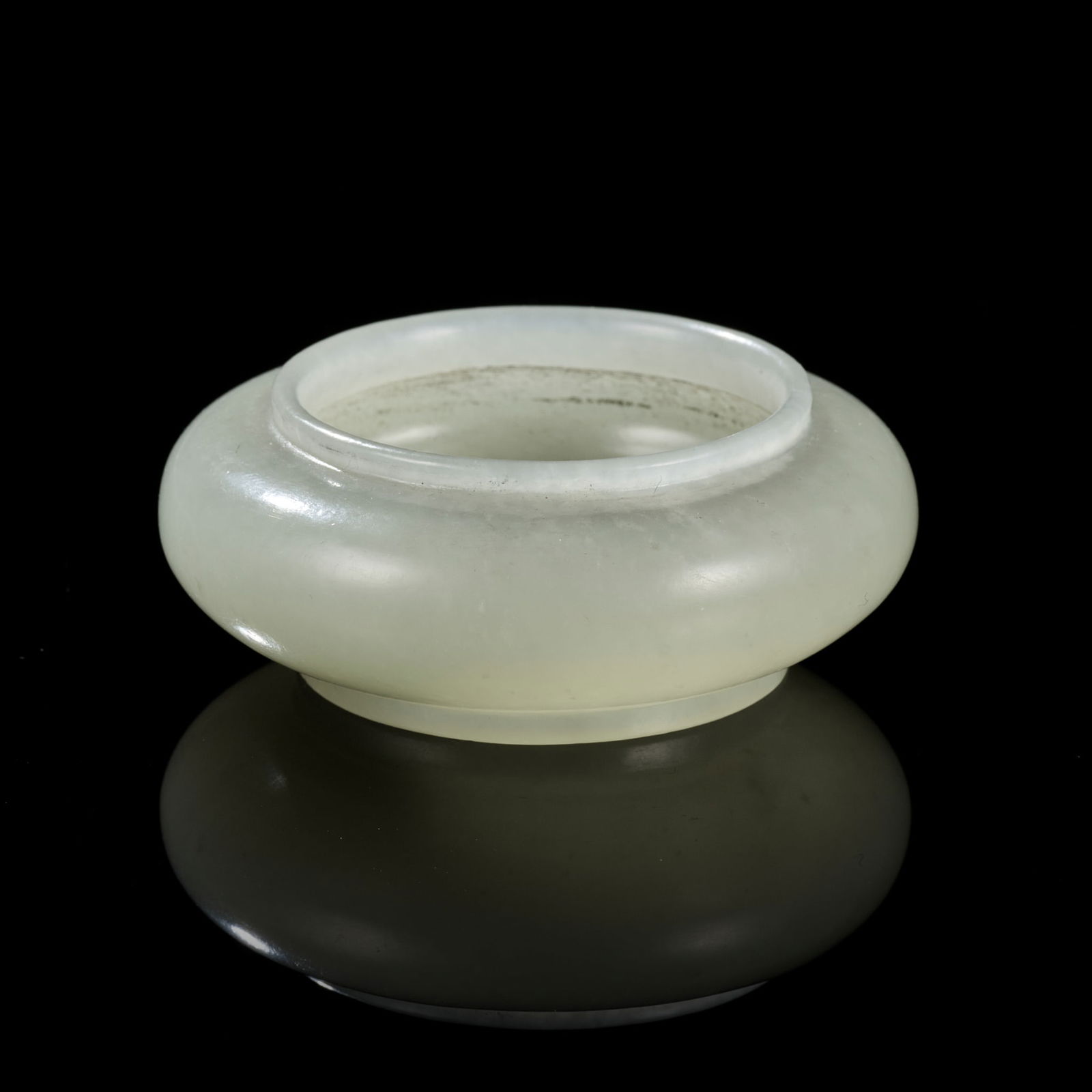 A SMALL WHITE JADE MINIATURE WATER POT, 18TH CENTURY (1 of 8)