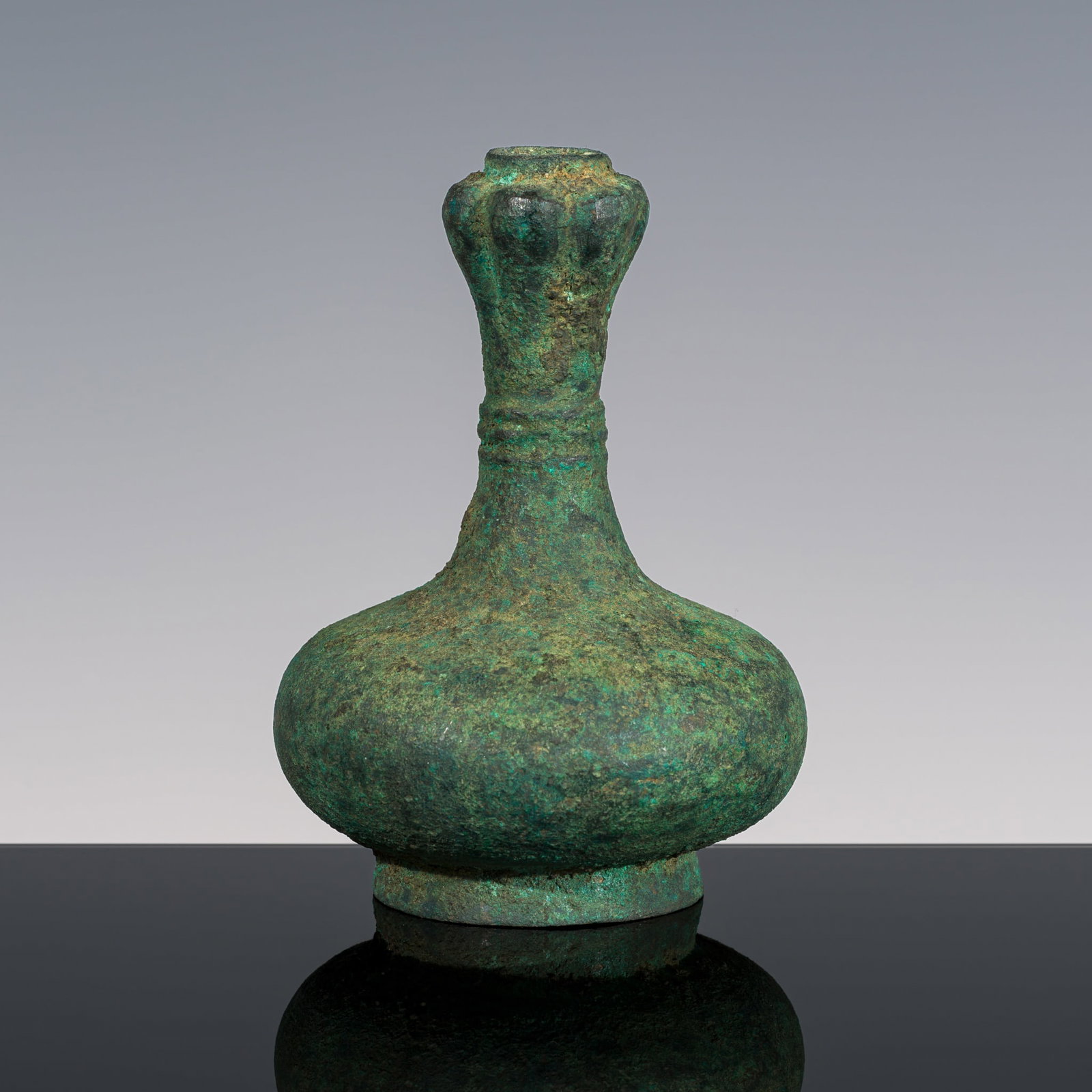 A RARE BRONZE MINIATURE GARLIC-HEAD VASE, SUANTOUHU, HAN DYNASTY: A RARE BRONZE MINIATURE GARLIC-HEAD VASE, SUANTOUHU, HAN DYNASTY 漢代蒜頭瓶 Please note this Lot is to be sold at No Reserve. 本拍品不設