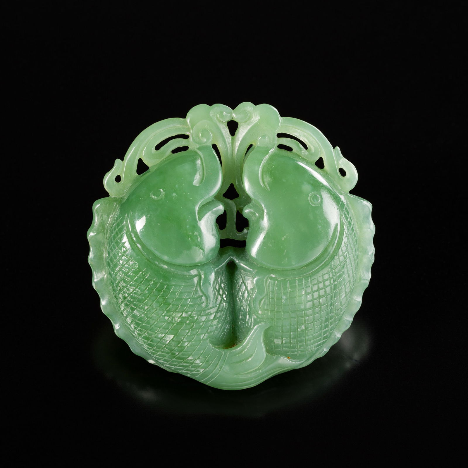 A RETICULATED APPLE-GREEN JADEITE 'TWIN FISH' PENDANT, LATE QING DYNASTY TO REPUBLIC PERIOD (1 of 8)