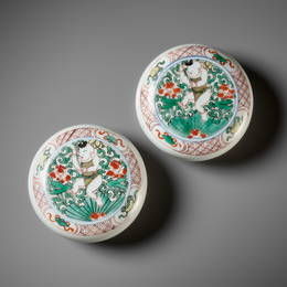 A PAIR OF FAMILLE VERTE 'BOY WITH LOTUS' BOXES AND COVERS, KANGXI PERIOD