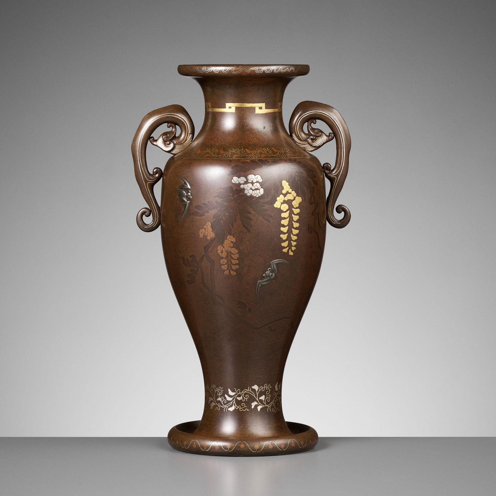 AN BRONZE AND PARCEL-GILT AMPHORA VASE (1 of 11)