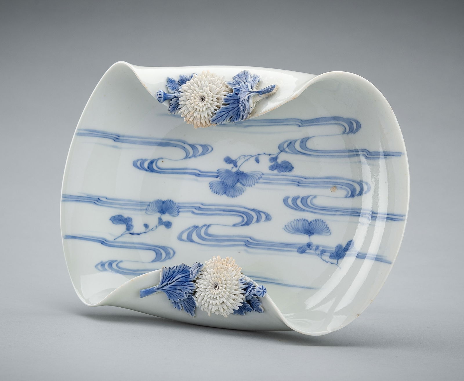 A FINE HIRADO PORCELAIN DISH WITH KIKU (CHRYSANTHEMUM) BLOSSOMS (1 of 13)