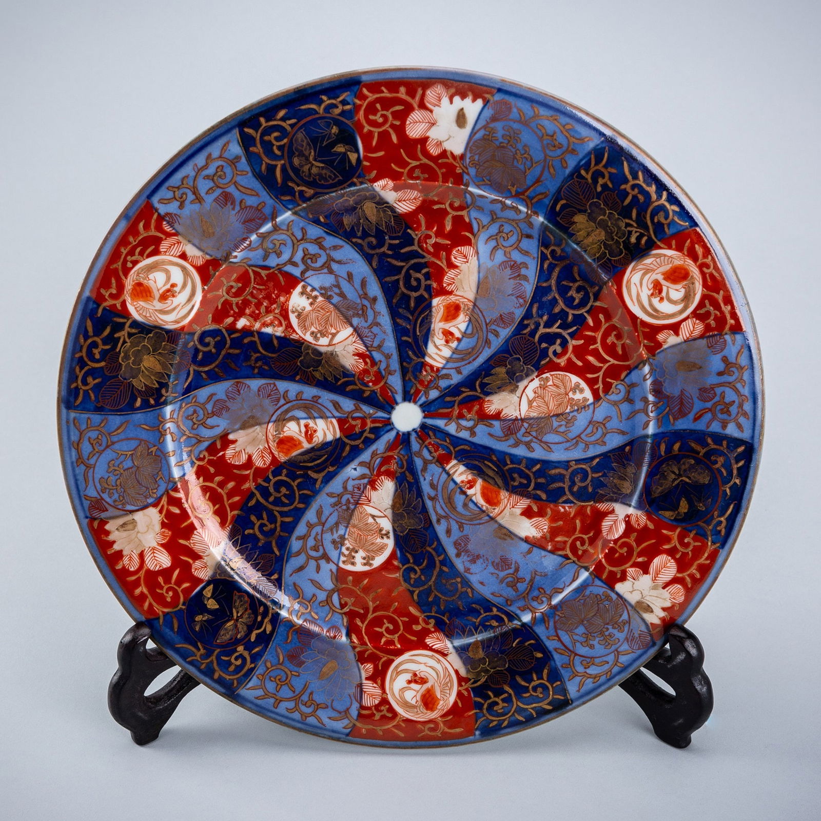 A FUKAGAWA IMARI PORCELAIN PLATE (1 of 6)