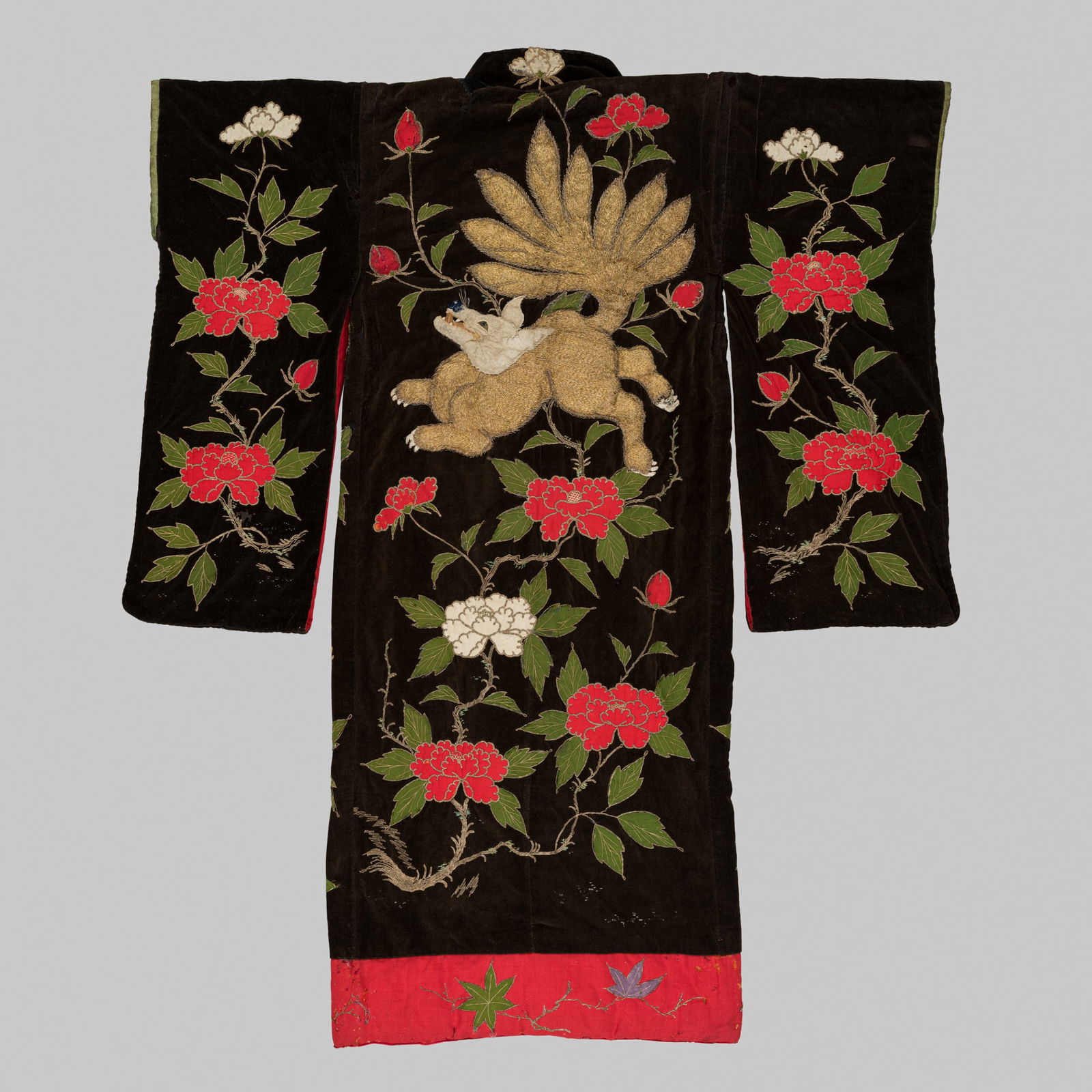 AN EMBROIDERED KIMONO (1 of 10)