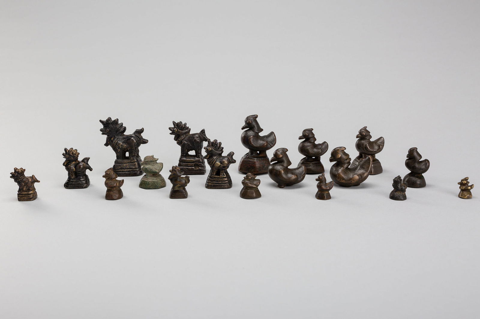 A GROUP OF EIGHTEEN MIXED METAL OPIUM WEIGHTS (1 of 17)