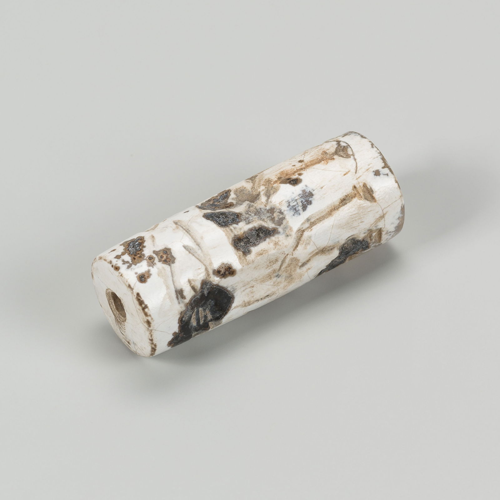 A NEAR EAST AGATE CYLINDER SEAL, c. 4000-2000 BC: A NEAR EAST AGATE CYLINDER SEAL, c. 4000-2000 BC Near East, Ancient region of Mesopotamia, 4000 BC-2000 BC or later. Finely carved and incised with three antelopes. The stone of a translucent pale gra