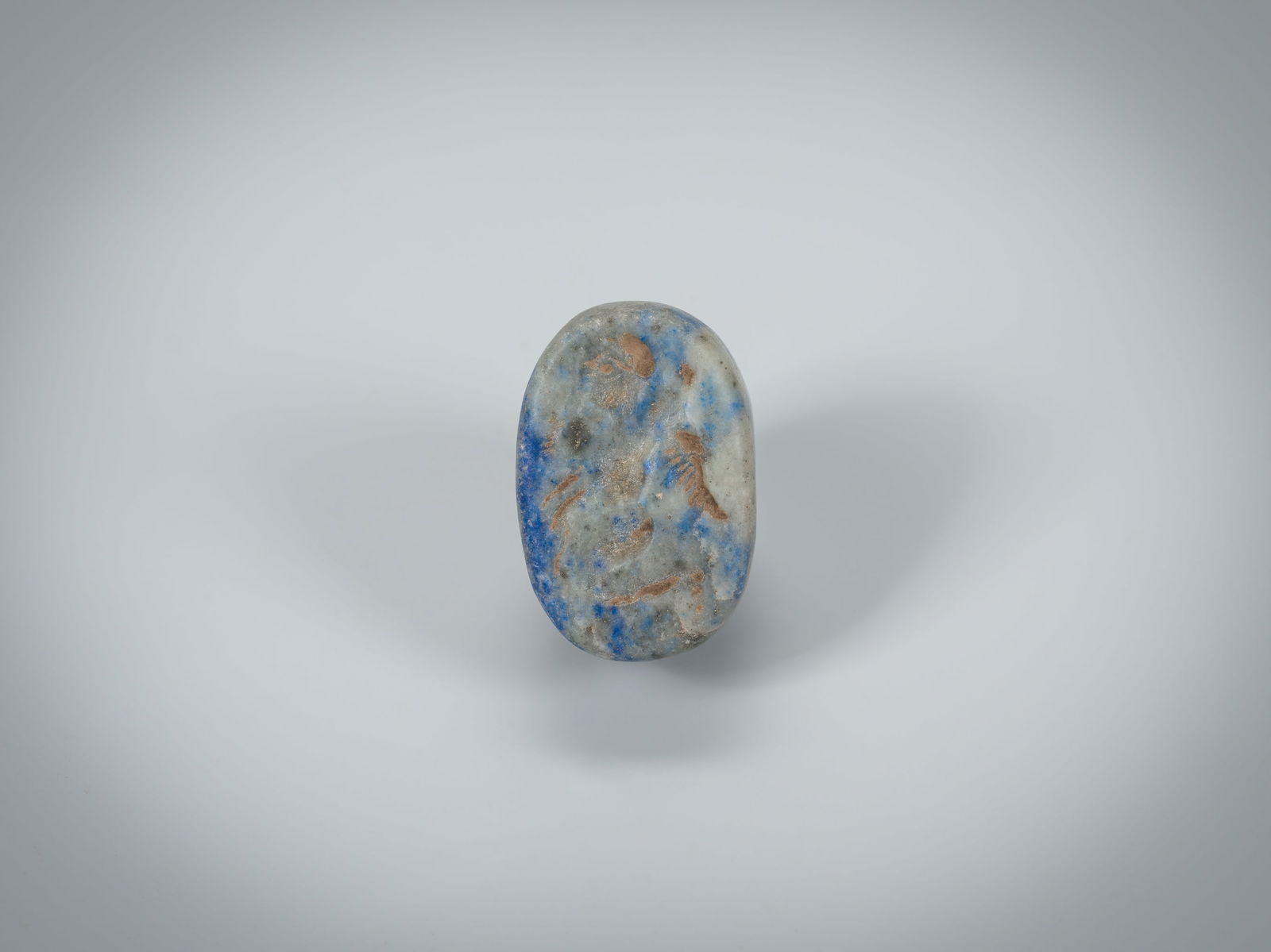 A BACTRIAN LAPIS LAZULI INTAGLIO SEAL WITH A WINGED FIGURE, c. 2ND CENTURY BC (1 of 8)