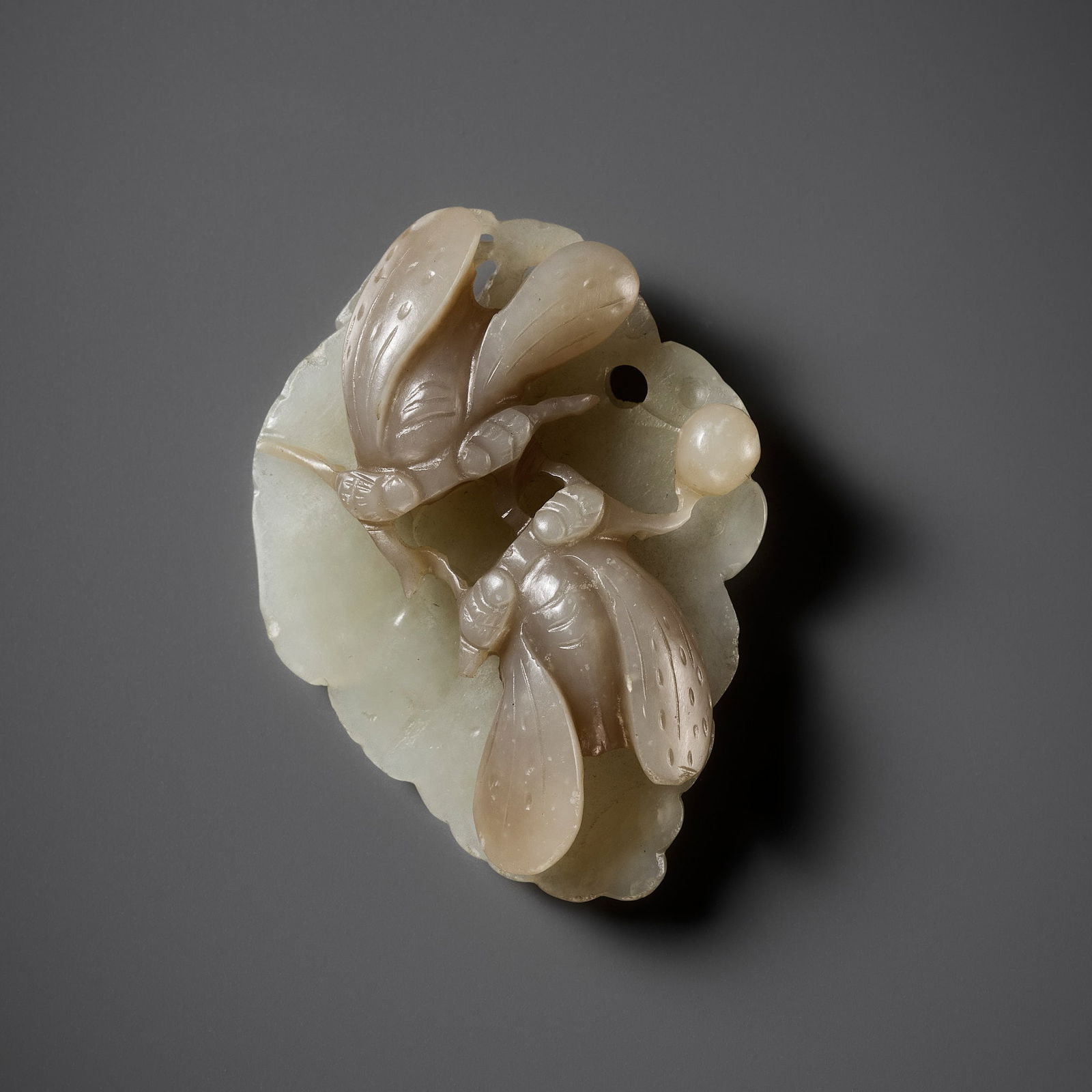 A WHITE AND PALE BROWN JADE 'CICADAS ON LEAF' PENDANT, QING DYNASTY (1 of 10)
