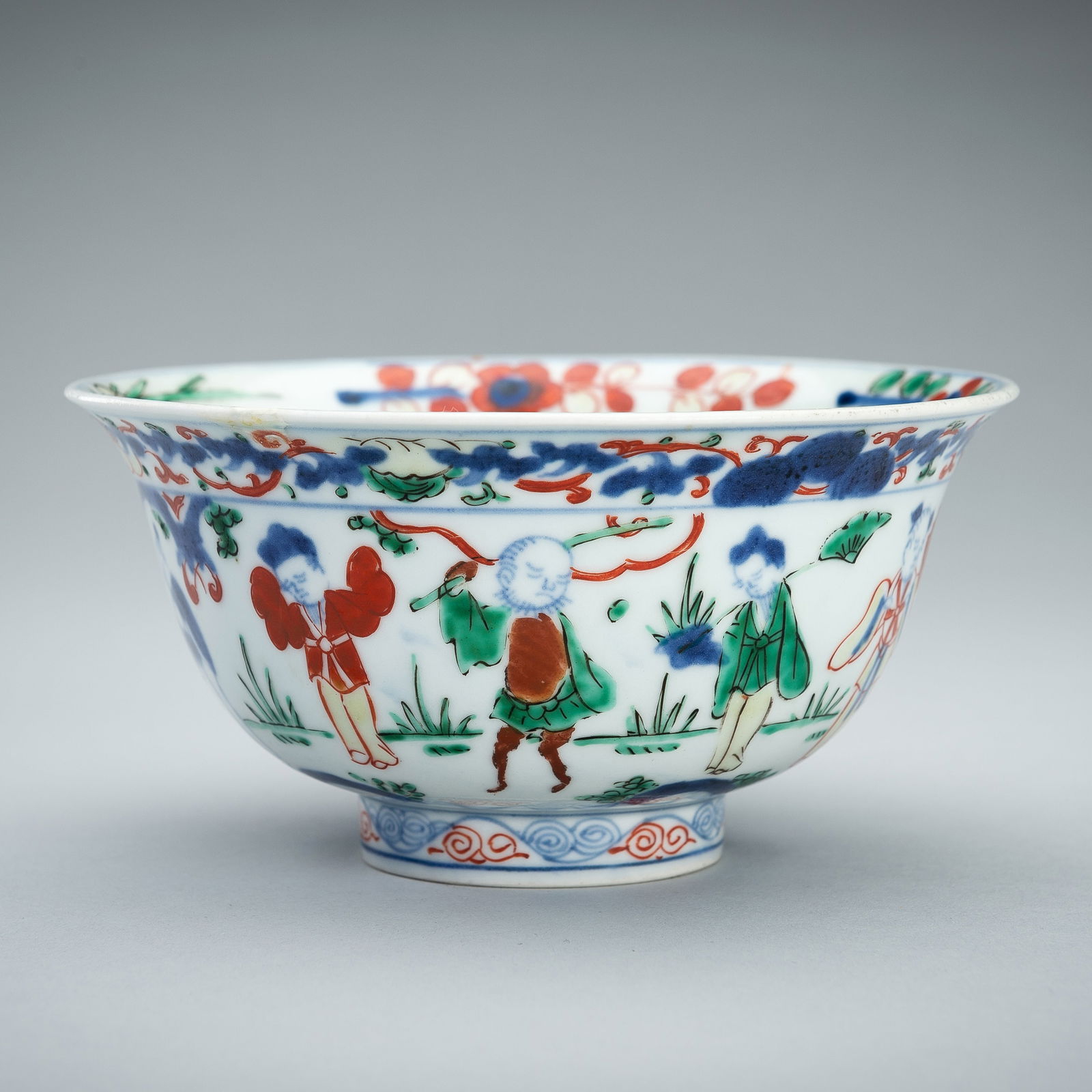 A DOUCAI PORCELAIN BOWL WITH A FIGURAL SCENE, QING (1 of 15)