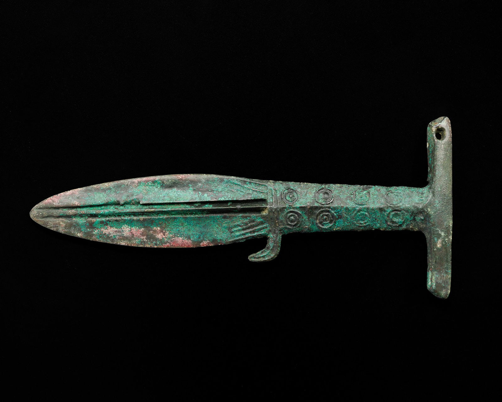 A RARE BRONZE DAGGER, ANCIENT QIANG PEOPLE, CIRCA 5TH CENTURY BC: A RARE BRONZE DAGGER, ANCIENT QIANG PEOPLE, CIRCA 5TH CENTURY BC China. Well cast, the rounded leaf-shaped blade tapering towards the tip, two ridges along the center of the blade, the handle with a c