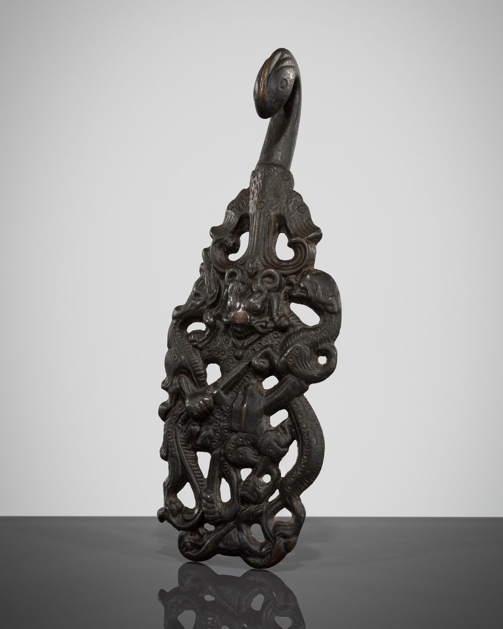 A BRONZE 'BEAR' GARMENT HOOK, HAN DYNASTY (1 of 13)