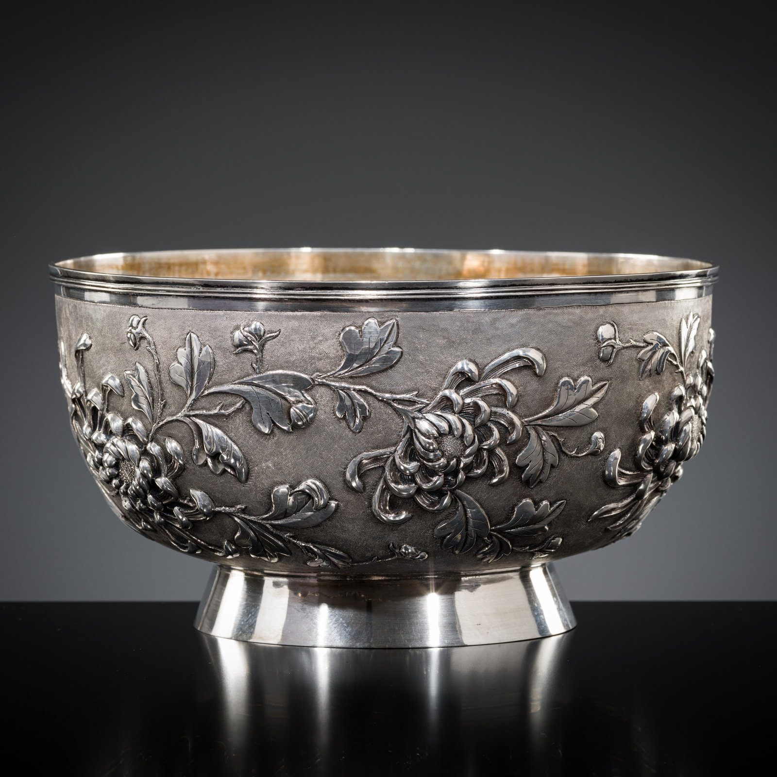 A SILVER 'CHRYSANTHEMUM' BOWL, MARKS OF GAN SHENG AND YOK SANG, LATE QING DYNASTY TO REPUBLIC PERIOD: A SILVER 'CHRYSANTHEMUM' BOWL, MARKS OF GAN SHENG AND YOK SANG, LATE QING DYNASTY TO REPUBLIC PERIOD Expert's Note: Silversmith Gan Sheng (active c. 1895-1930) operated in Hong Kong, known for his dis