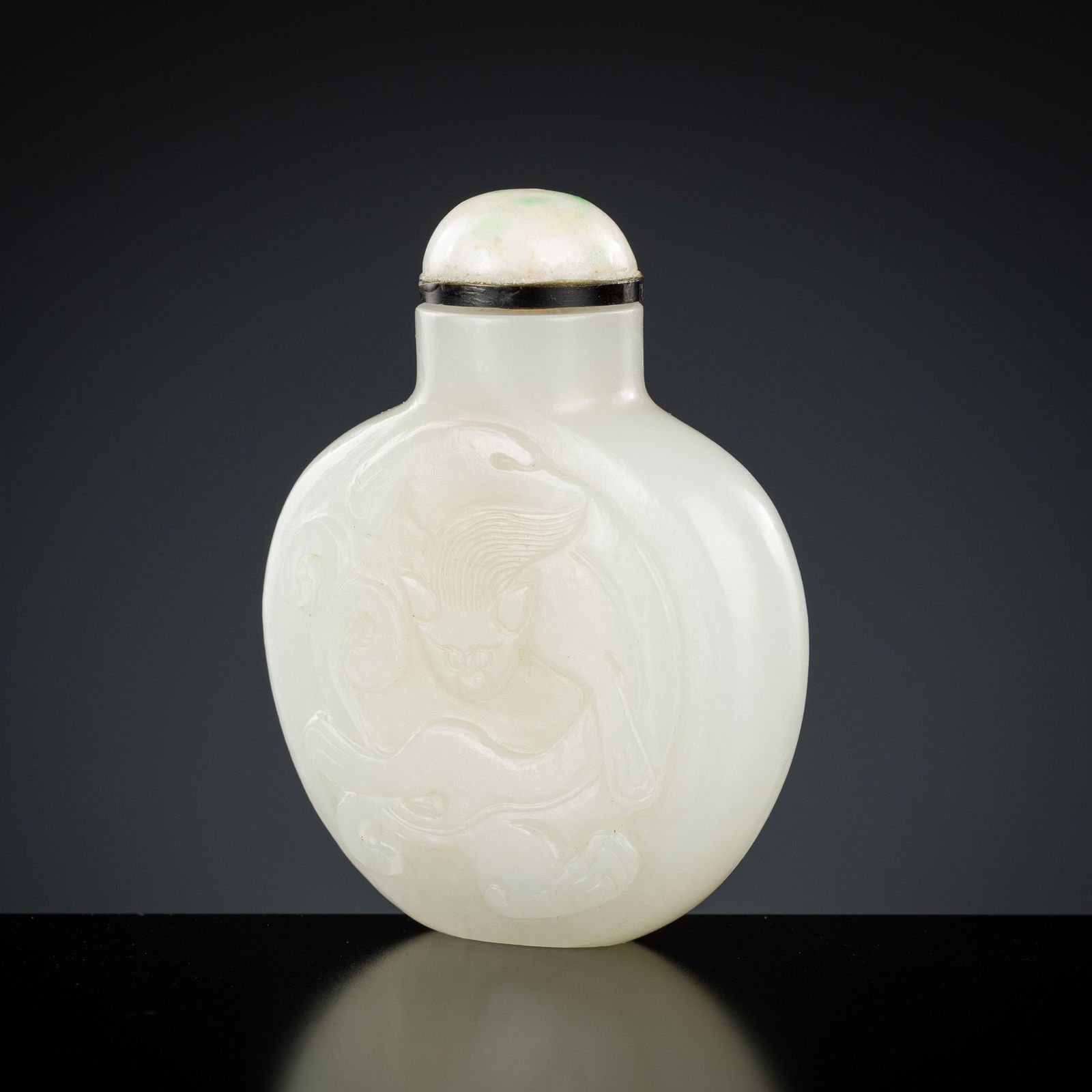 A WHITE JADE 'CHILONG' SNUFF BOTTLE, 18TH CENTURY (1 of 11)