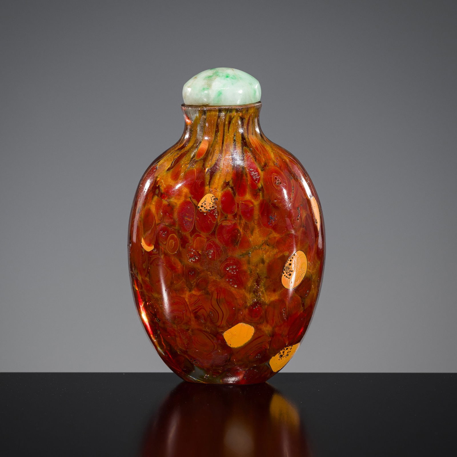 A 'REALGAR' SANDWICHED GLASS SNUFF BOTTLE, 1750-1850 (1 of 11)