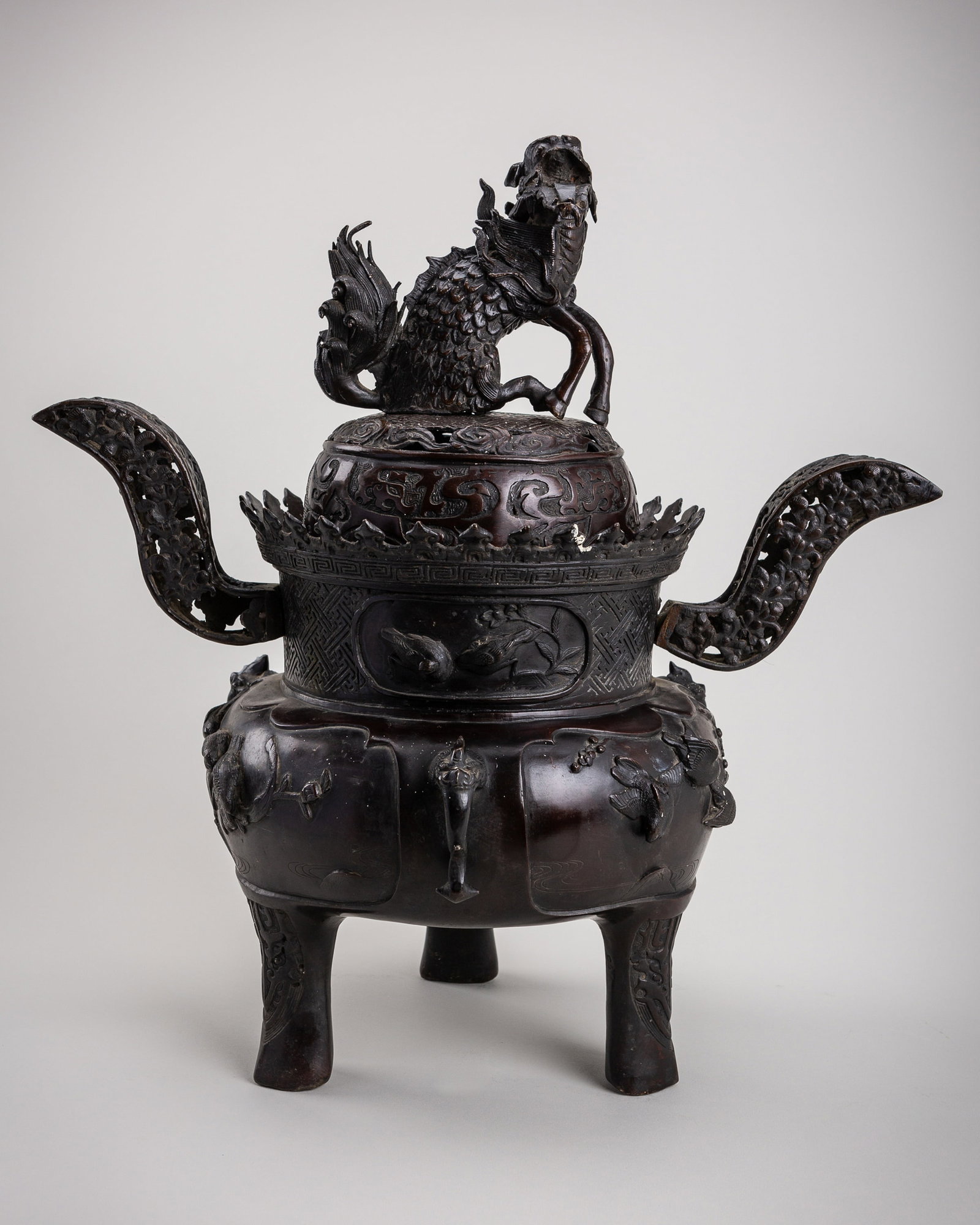 A LARGE BRONZE 'BUDDHIST LION AND BIRDS' TRIPOD CENSER AND COVER, QING DYNASTY (1 of 10)