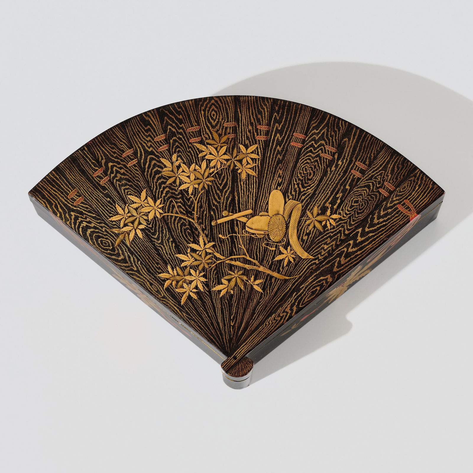 A FINE LACQUER FAN-SHAPED KOGO (INCENSE BOX) AND COVER WITH A COURTIER’S CAP (1 of 9)