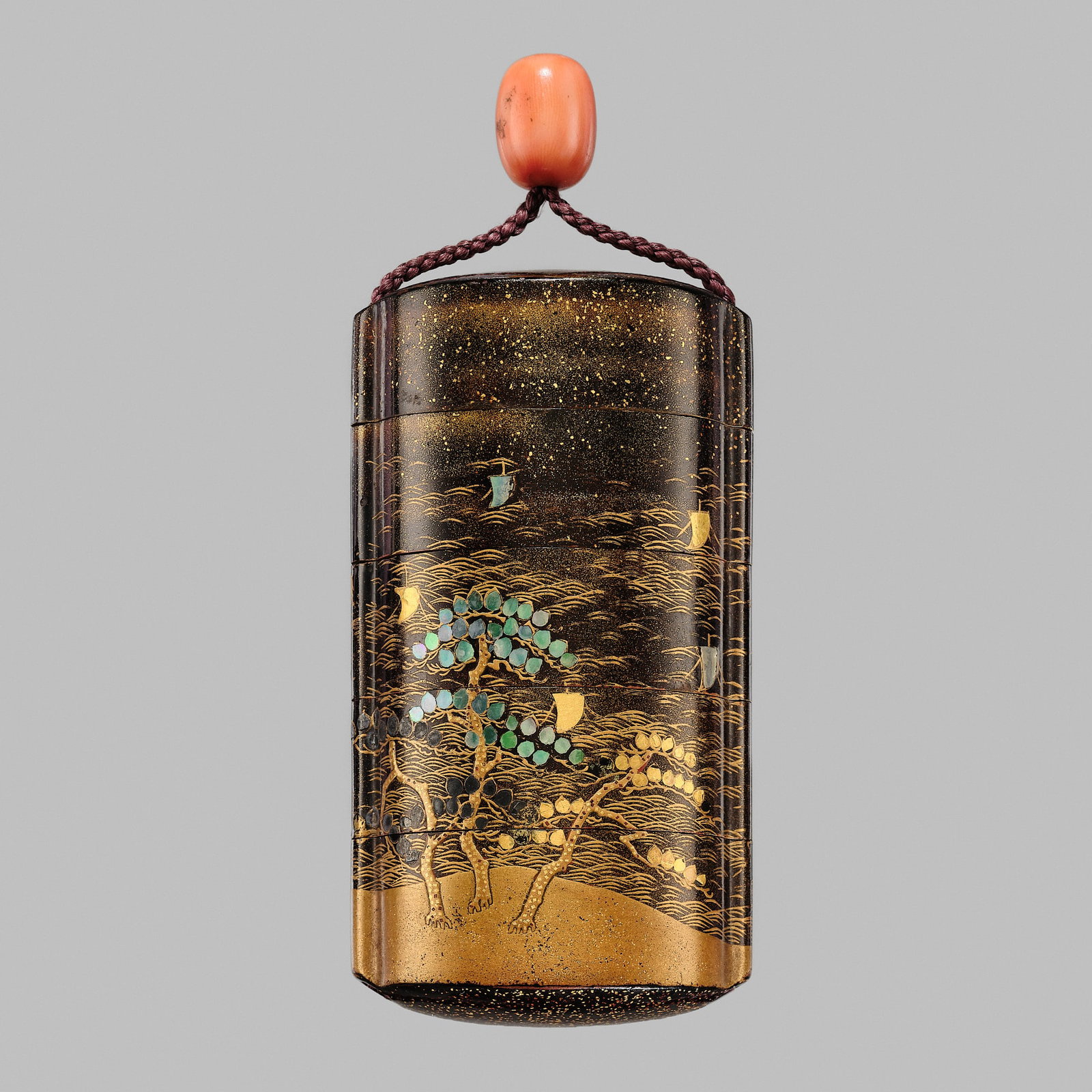 A FINE INLAID FOUR-CASE LACQUER INRO DEPICTING A SHORELINE WITH BOATS: A FINE INLAID FOUR-CASE LACQUER INRO DEPICTING A SHORELINE WITH BOATS Unsigned Japan, 18th century, Edo period (1615-1868) Of upright rectangular shape with rounded edges, bearing a lustrous roiro gro