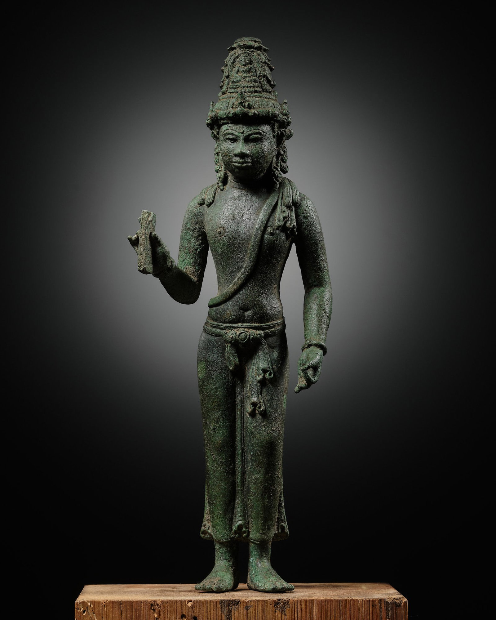 A RARE LARGE BRONZE FIGURE OF AVALOKITESHVARA, SRIVIJAYA EMPIRE, 7TH-10TH CENTURY (1 of 15)