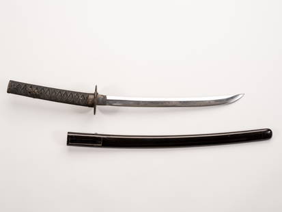 A SHINTO NAGINATA-NAOSHI WAKIZASHI KOSHIRAE: A SHINTO NAGINATA-NAOSHI WAKIZASHI KOSHIRAE Japan, Edo period (1615-1868)The blade:The sugata is naginata-zukuri with iori mune, the hamon is choji and notare in nie-deki, the hada is muji. The nak